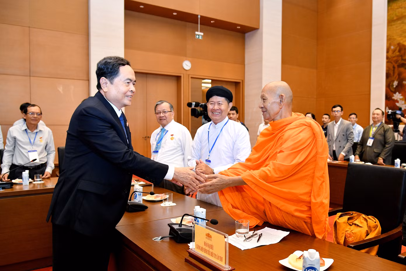 Phó Chủ tịch Thường trực Quốc hội Trần Thanh Mẫn và đại biểu gương điển hình tiêu biểu thành phố Cần Thơ. Ảnh: Quochoi.vn Phó Chủ tịch Thường trực Quốc hội Trần Thanh Mẫn và đại biểu gương điển hình tiêu biểu thành phố Cần Thơ. Ảnh: Quochoi.vn