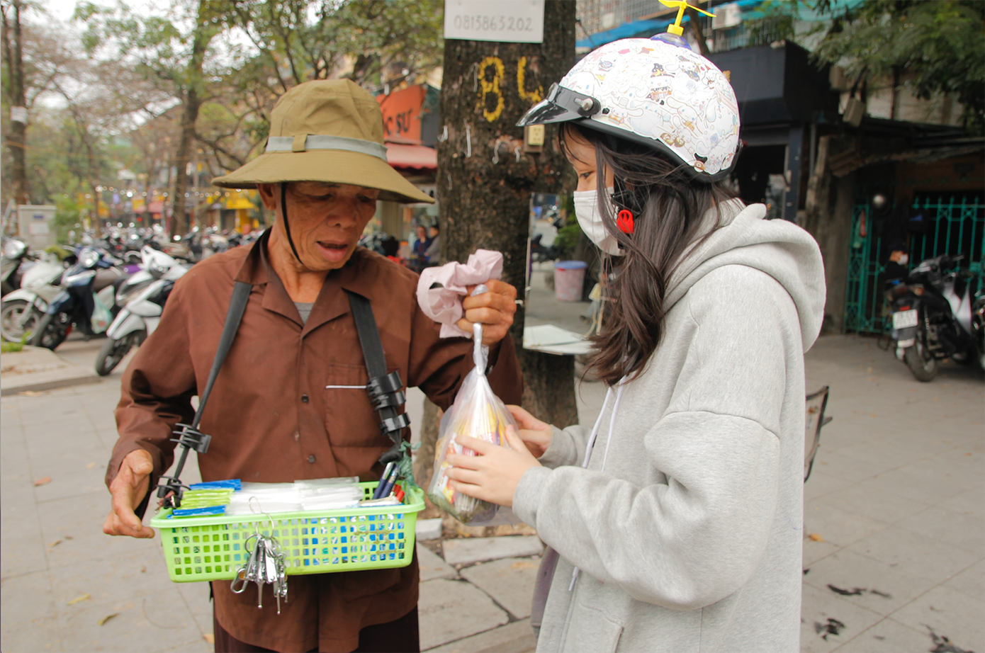 Các suất ăn miễn phí góp phần hỗ trợ những hoàn cảnh khó khăn trên địa bàn thành phố Hà Nội.