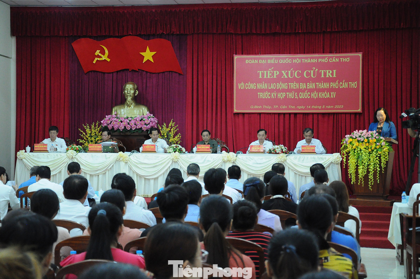 Thủ tướng Chính phủ Phạm Minh Chính và các ĐBQH đoàn ĐBQH thành phố Cần Thơ sẽ thông tin, giải đáp chính sách pháp luật hỗ trợ doanh nghiệp, công nhân lao động trên địa bàn thành phố và một số vấn đề cử tri đặt ra tại hội nghị.