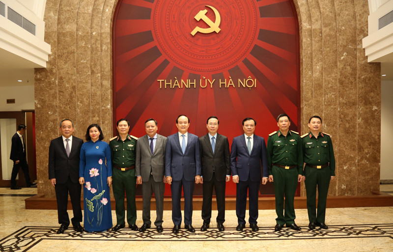 Chủ tịch nước Võ Văn Thưởng với lãnh đạo thành phố Hà Nội. Ảnh: PV