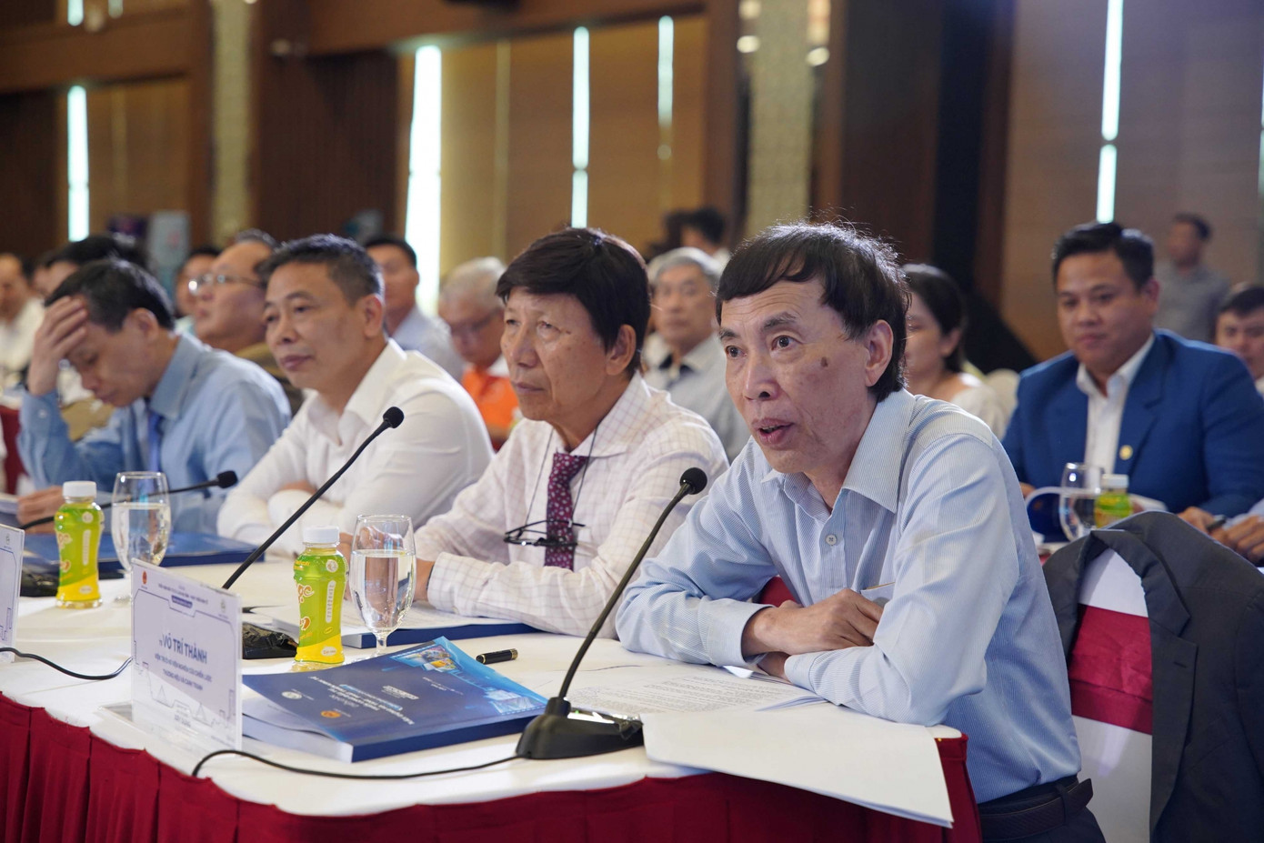 Chuyên gia Võ Trí Thành trao đổi tại diễn đàn. Ảnh: PV.