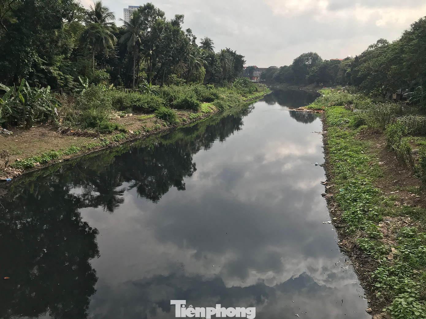 Một đoạn sông Nhuệ bị ô nhiễm nghiêm trọng. Ảnh: Trường Phong Một đoạn sông Nhuệ bị ô nhiễm nghiêm trọng. Ảnh: Trường Phong