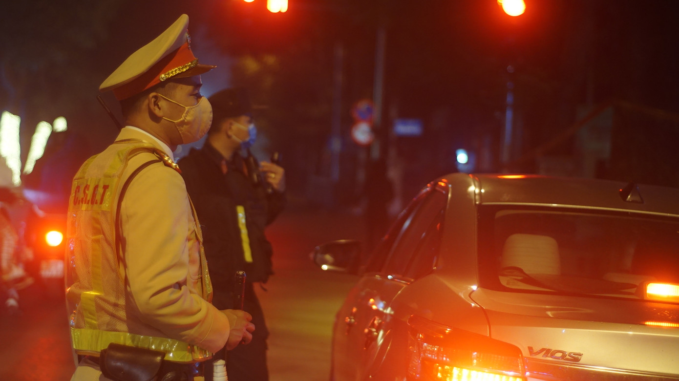 Xử lý vi phạm nồng độ cồn trên địa bàn Hà Nội. Ảnh: PV Xử lý vi phạm nồng độ cồn trên địa bàn Hà Nội. Ảnh: PV