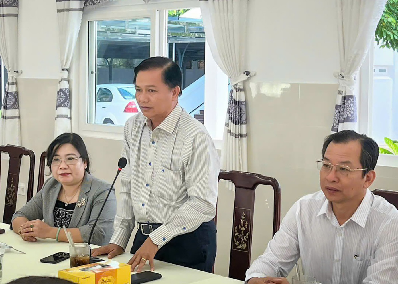 Chủ tịch UBND Trần Văn Lâu phát biểu tại cuộc gặp gỡ. Ảnh: PV.