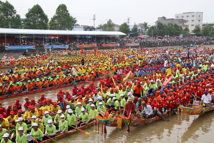Đua ghe Ngo ở Sóc Trăng. Ảnh: Tư liệu.