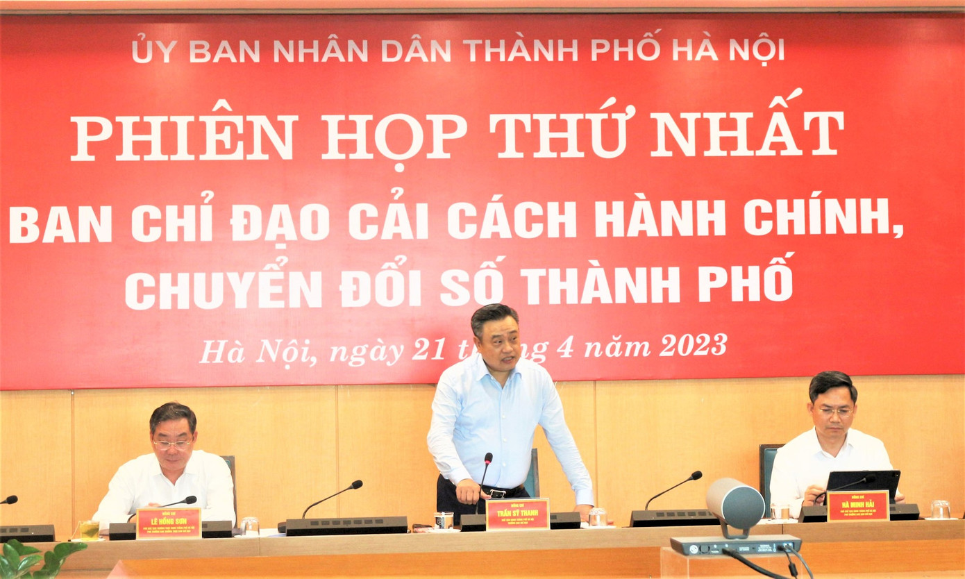 Chủ tịch UBND thành phố Hà Nội Trần Sỹ Thanh phát biểu tại phiên họp (Ảnh: PV).