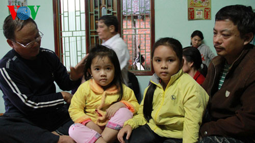 Hai con thơ của cô giáo Nguyễn Thị Yến vẫn chưa biết tin dữ