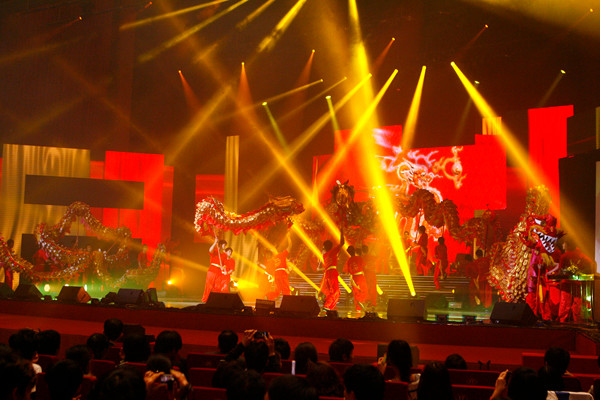 màn múa rồng khai mạc