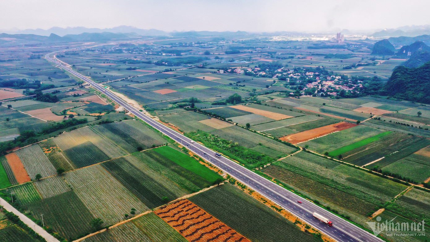 Điểm đầu cao tốc Mai Sơn - QL45 tại Km274+111,86 tại nút giao Mai Sơn (trùng với điểm cuối Dự án thành phần đầu tư xây dựng đoạn Cao Bồ - Mai Sơn), thuộc địa phận huyện Yên Mô (Ninh Bình).