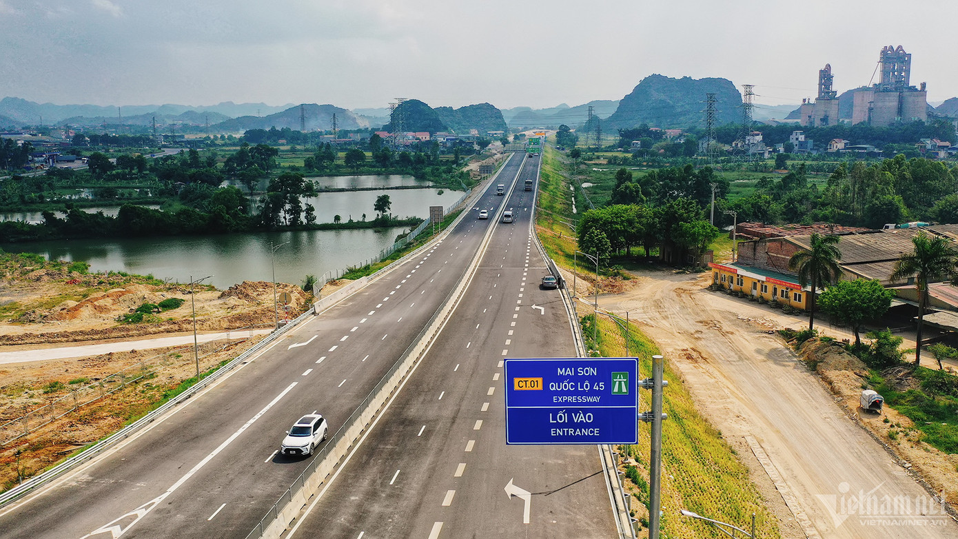 Cao tốc Mai Sơn - QL45 (qua Ninh Bình - Thanh Hoá) dài 63,37km là 1 trong 11 dự án thành phần cao tốc Bắc - Nam phía Đông giai đoạn 2017-2020 vừa thông xe dịp lễ 30/4 - 1/5.