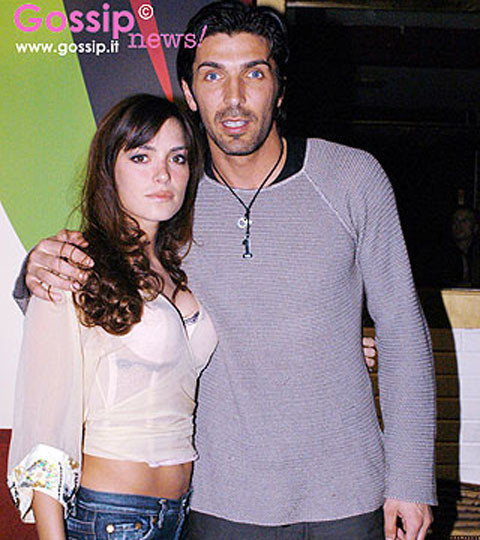 Buffon lại trăng hoa như thời còn cặp với người đẹp Linda Cerra?