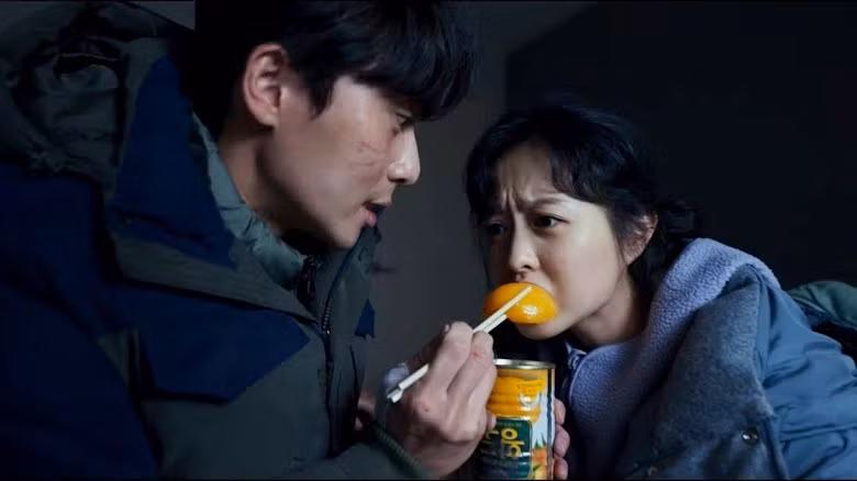 Park Seo Joon và Park Bo Young trong Concrete Utopia.