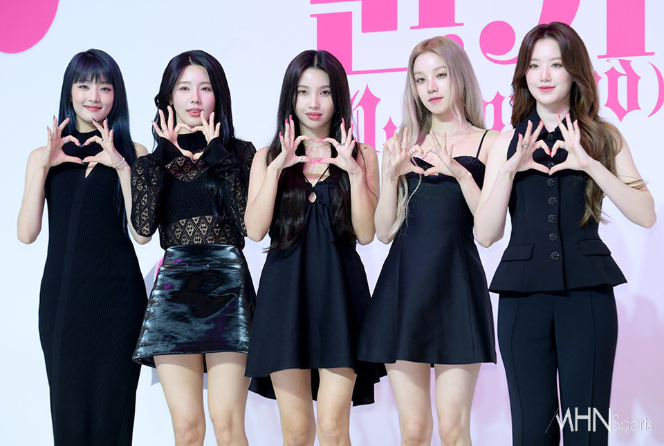 (G)I-DLE đã đứng đầu tại 18 khu vực trong hạng mục iTunes Top Album ngay sau khi phát hành album mới I feel.