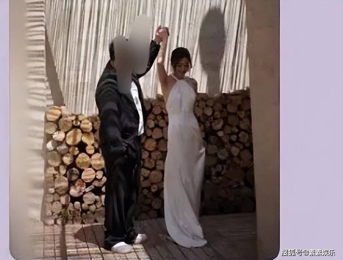 Ảnh cưới của nữ chính trong scandal Trần Phi Vũ vẫn bị lộ mặc dù tất cả ảnh cá nhân cũ trong tài khoản của Diệc Lâm được chính chủ xóa sạch.