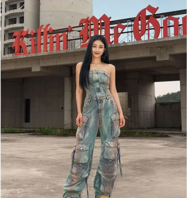 Jihyo đã chứng tỏ khả năng trưởng thành vượt bậc sau 10 năm thực tập sinh và 8 năm debut cùng nhóm nhạc nữ hàng đầu K-pop bằng album solo đầu tiên trong sự nghiệp vào ngày 18/8/2023. Trên trang chủ của Giải thưởng âm nhạc Grammy (Mỹ) ngày 1/8 (giờ địa phương) có đăng tải một bài viết với tựa là 15 album phải nghe trong tháng 8, trong đó có album mini đầu tay Zone của Jihyo (trưởng nhóm nhạc nữ TWICE). Grammy đánh giá Jihyo là một nghệ sĩ có giọng hát nội lực và những màn trình diễn vũ đạo đầy năng lượng và nhiệt huyết. Bài báo còn viết rằng đã đến lúc Jihyo thể hiện màu sắc âm nhạc độc đáo của riêng mình sau khi thành công cùng TWICE, một trong những nhóm nhạc nữ nổi tiếng nhất lịch sử K-pop. Killin’ Me Good được viết lời bởi “ông trùm JYP” Park Jin Young và những nhà soạn nhạc hàng đầu như Melanie Fontana, Lindgren, Markus Lomax của The Monsters & Strangerz. Jihyo đã chứng tỏ khả năng trưởng thành vượt bậc sau 10 năm thực tập sinh và 8 năm debut cùng nhóm nhạc nữ hàng đầu K-pop bằng album solo đầu tiên trong sự nghiệp vào ngày 18/8/2023. Trên trang chủ của Giải thưởng âm nhạc Grammy (Mỹ) ngày 1/8 (giờ địa phương) có đăng tải một bài viết với tựa là 15 album phải nghe trong tháng 8, trong đó có album mini đầu tay Zone của Jihyo (trưởng nhóm nhạc nữ TWICE). Grammy đánh giá Jihyo là một nghệ sĩ có giọng hát nội lực và những màn trình diễn vũ đạo đầy năng lượng và nhiệt huyết. Bài báo còn viết rằng đã đến lúc Jihyo thể hiện màu sắc âm nhạc độc đáo của riêng mình sau khi thành công cùng TWICE, một trong những nhóm nhạc nữ nổi tiếng nhất lịch sử K-pop. Killin’ Me Good được viết lời bởi “ông trùm JYP” Park Jin Young và những nhà soạn nhạc hàng đầu như Melanie Fontana, Lindgren, Markus Lomax của The Monsters & Strangerz.