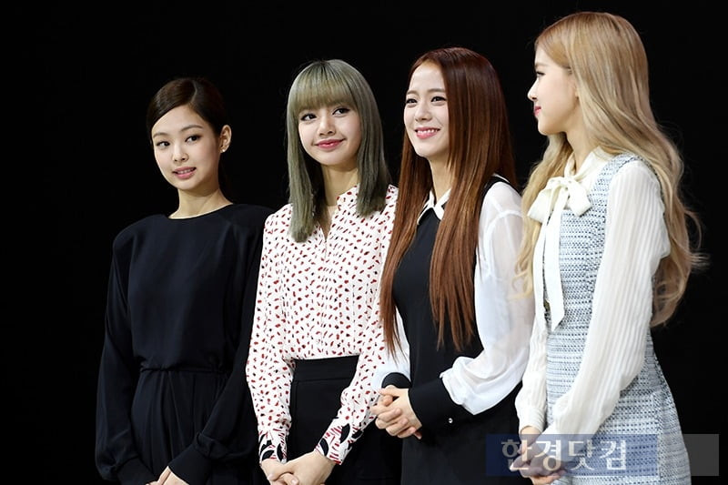 Nhóm BLACKPINK đã được chọn là &quot;Nghệ sĩ lưu diễn K-pop hàng đầu&quot; cho chuyến lưu diễn vòng quanh thế giới Born Pink, thu hút tổng cộng 1,8 triệu người và lần đầu tiên giành được Giải thưởng âm nhạc Billboard.