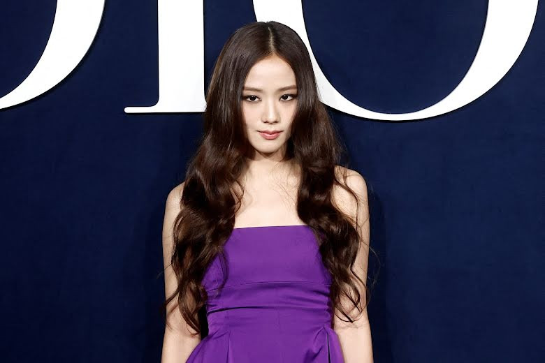 Vừa mới đây, một đại diện trong ngành cho biết: “Mối quan hệ của Jisoo và Ahn Bo Hyun tự nhiên trở nên xa cách do lịch trình bận rộn và gần đây họ đã chia tay”. Ngay lập tức, công ty quản lý YG Entertainment của BLACKPINK lên tiếng xác nhận: “Đúng là Jisoo và Ahn Bo Hyun đã chia tay”. Vừa mới đây, một đại diện trong ngành cho biết: “Mối quan hệ của Jisoo và Ahn Bo Hyun tự nhiên trở nên xa cách do lịch trình bận rộn và gần đây họ đã chia tay”. Ngay lập tức, công ty quản lý YG Entertainment của BLACKPINK lên tiếng xác nhận: “Đúng là Jisoo và Ahn Bo Hyun đã chia tay”.