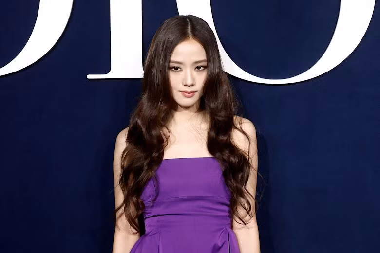 Vừa mới đây, một đại diện trong ngành cho biết: “Mối quan hệ của Jisoo và Ahn Bo Hyun tự nhiên trở nên xa cách do lịch trình bận rộn và gần đây họ đã chia tay”. Ngay lập tức, công ty quản lý YG Entertainment của BLACKPINK lên tiếng xác nhận: “Đúng là Jisoo và Ahn Bo Hyun đã chia tay”.