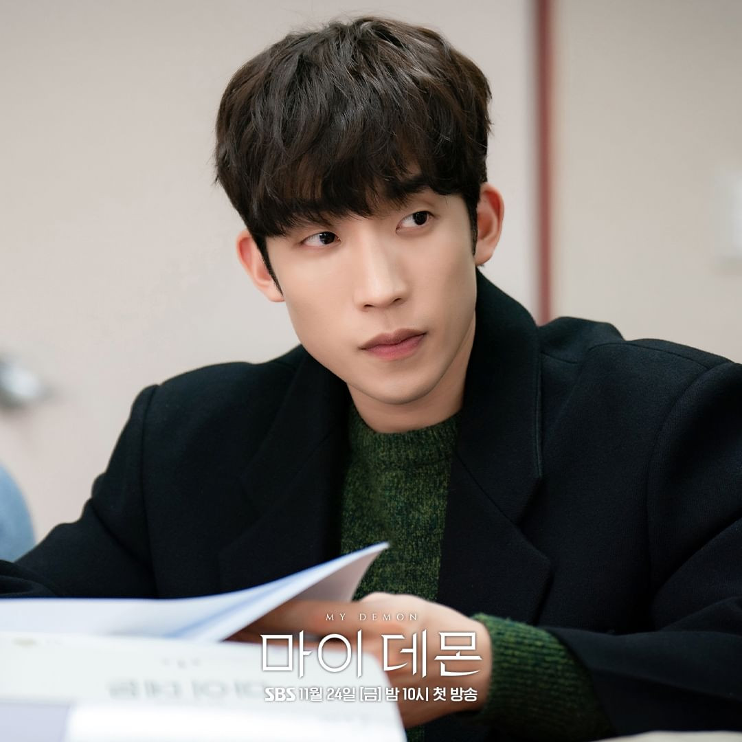 Trong khi đó, Lee Sang Yi sẽ vào vai Joo Seok Hoon, giám đốc điều hành của Mirae Investments và là cháu trai của người sáng lập Mirae Group, Joo Cheon Sook (do Kim Hae Sook thủ vai). Lee Sang Yi được cho là đã khéo léo nắm bắt được những thay đổi tinh tế trong cảm xúc của Joo Seok Hoon trước sự xuất hiện bất ngờ của Gu Won trong cuộc đời Do Hee.