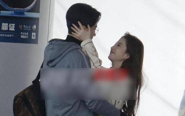 Lưu Diệc Phi và Bành Quán Anh. Lưu Diệc Phi và Bành Quán Anh.