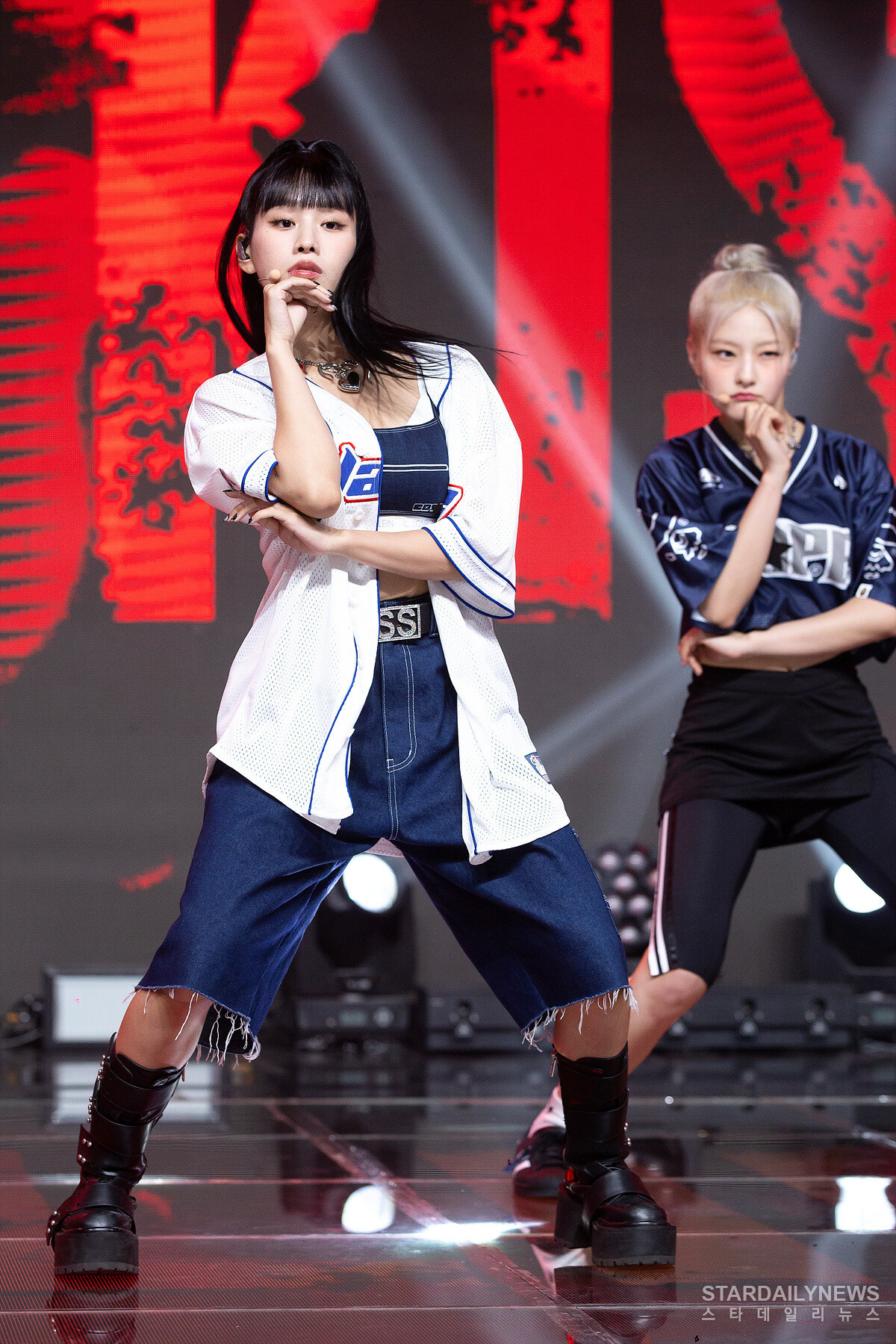 Natty (Idol 21 tuổi) đã thể hiện màn Hip Hop 'cực đỉnh' trong buổi phát sóng thứ 579 của Simply K-pop ngày 28/7. Natty được biết đến trong làng nhạc với tư cách là thực tập sinh nổi tiếng của JYP, một nghệ sĩ toàn diện, có kỹ năng ca hát và phong độ ổn định. Natty cũng thu hút sự chú ý với tư cách vũ công chính của nhóm, được coi là "Tiểu Lisa" của BLACKPINK.