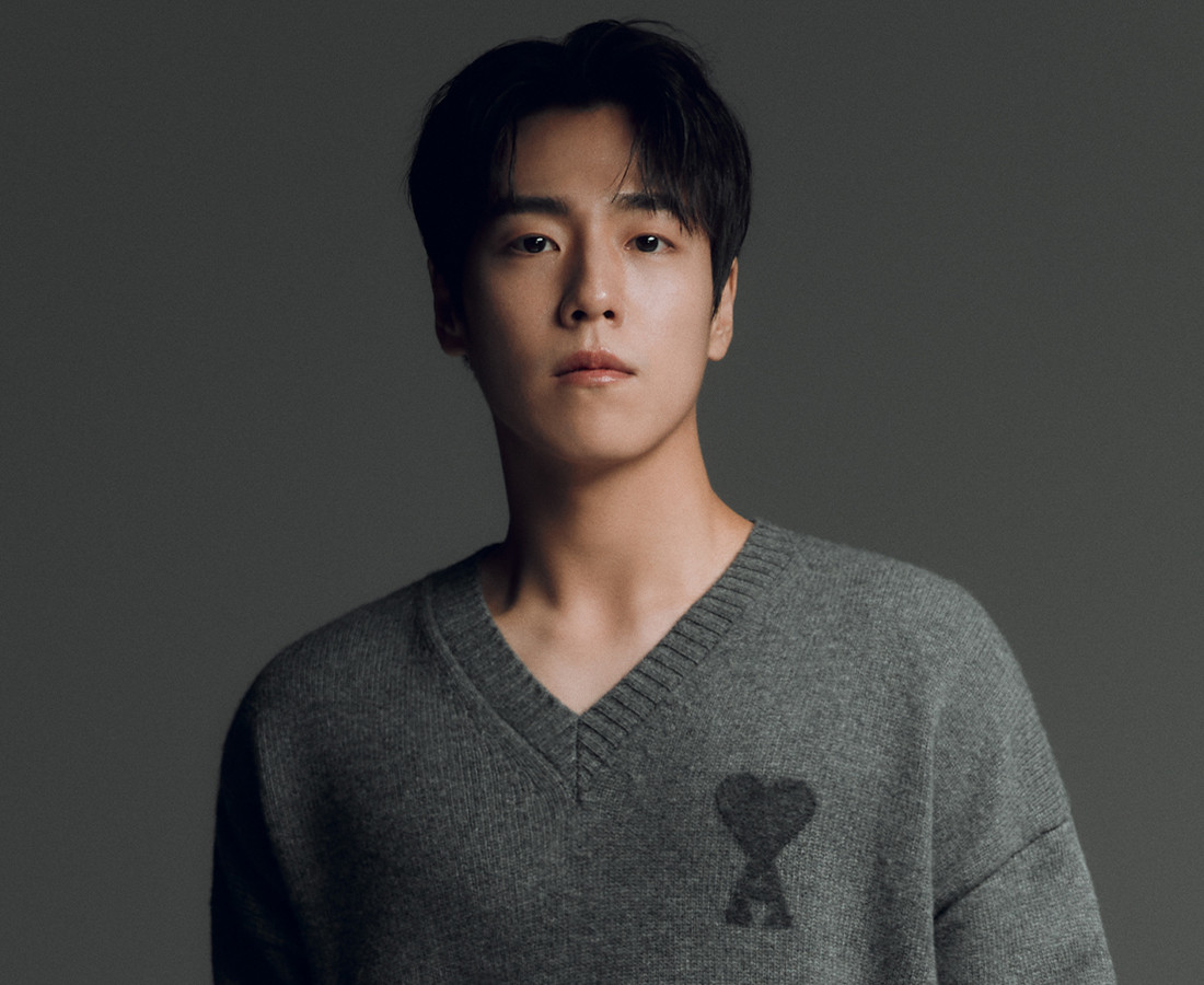 Lee Hyun Woo dù là khi còn nhỏ hay khi trưởng thành đều khiến khán giả không thể không thốt lên &apos;đẹp trai hết nấc&apos;, đặc biệt là nụ cười &apos;mê hoặc&apos;.