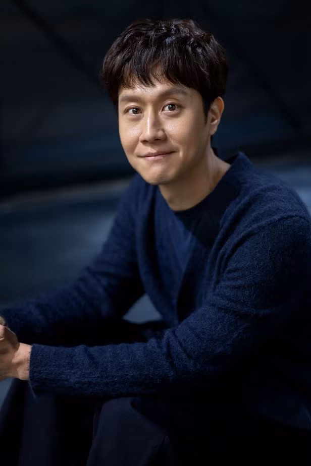 Jung Woo đã nhận được nhiều lời khen ngợi nhờ vai diễn nhân vật chính Jjianggu trong bộ phim Wish năm 2009, giành giải Nam diễn viên mới xuất sắc nhất tại 2010 Grand Bell Awards. Anh cũng nổi tiếng với các vai diễn trong Reply 1994, C'est Si Bon, Himilaya, New Trial và Next Door Neighbor.