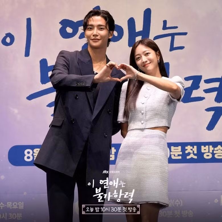 Rowoon và bạn diễn Jo Bo Ah trong Destined With You (Tình yêu này bất khả kháng).