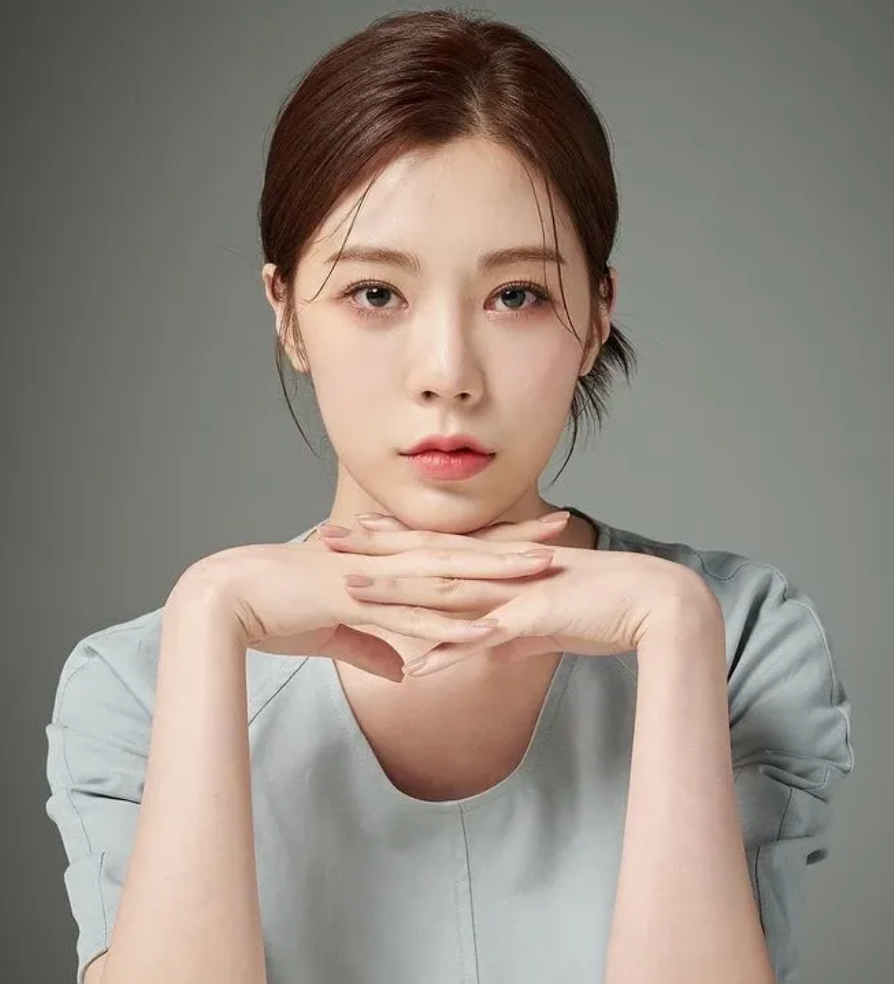 Lizzy gây tai nạn khi lái xe với nồng độ cồn vượt mức cho phép. Lizzy gây tai nạn khi lái xe với nồng độ cồn vượt mức cho phép.