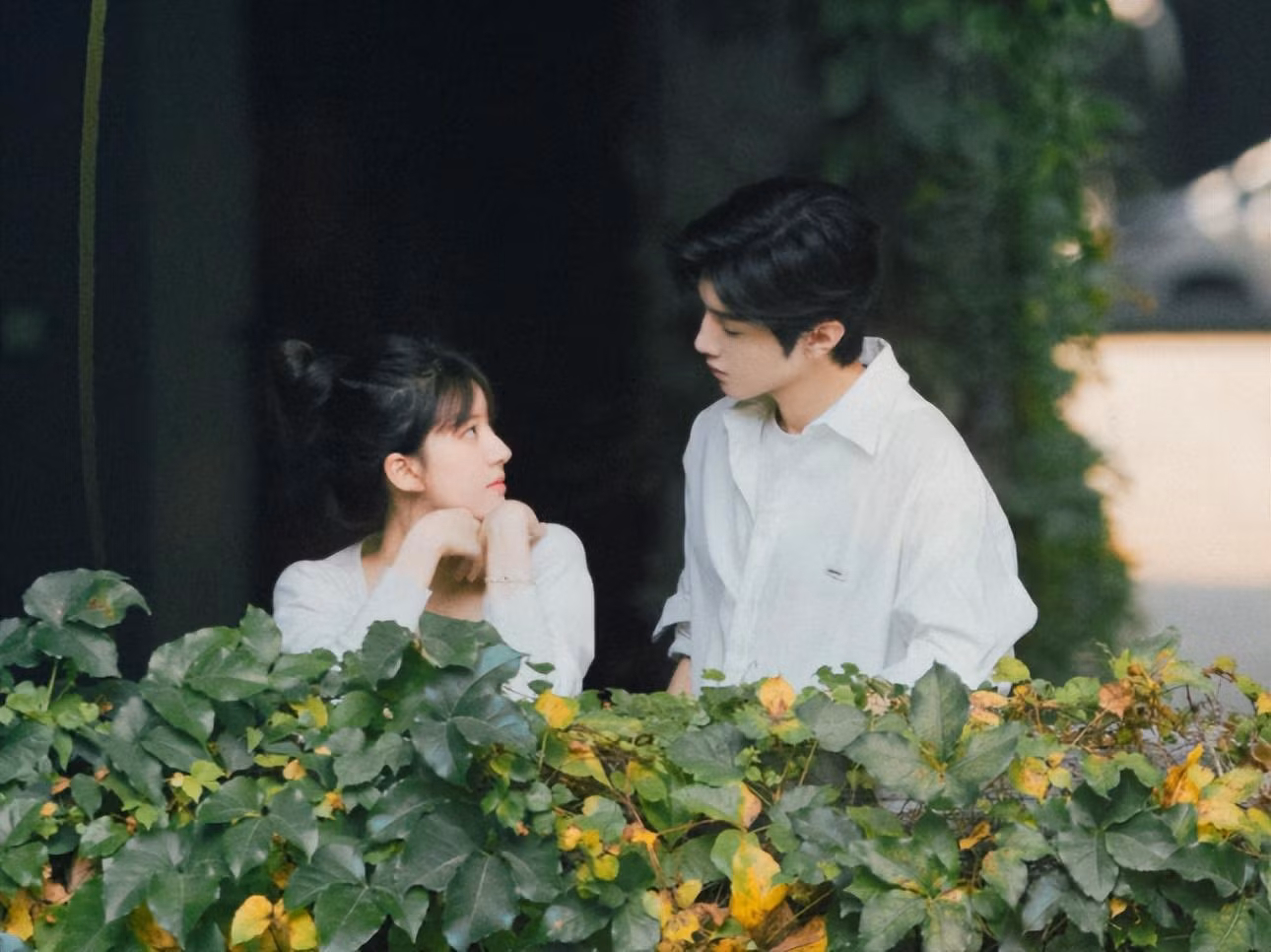 Đối với bạn, thể hiện tình yêu trong im lặng, lắng nghe tốt hơn nói nhiều gấp trăm lần. Đối với bạn, thể hiện tình yêu trong im lặng, lắng nghe tốt hơn nói nhiều gấp trăm lần.