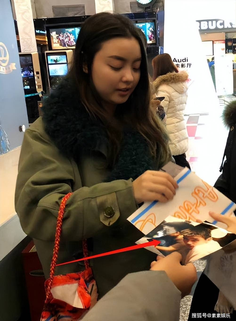 Một số hình ảnh cũ trong quá khứ đã được cư dân mạng nhặt lại, tin tức được xác nhận là: Diệc Lâm từng là fan của Trần Phi Vũ, đã kết hôn và có một đời chồng, và hiện là một 'hotgirl trên mạng". Ngoài ra, còn có một số video phỏng vấn cô ấy khi cô ấy còn là một diễn viên cùng nhiều hoạt động quảng cáo khác nhau cũng đã được tải lên, nhưng Diệc Lâm dường như không có tác phẩm điện ảnh nào thực sự để mang đến cho mọi người.