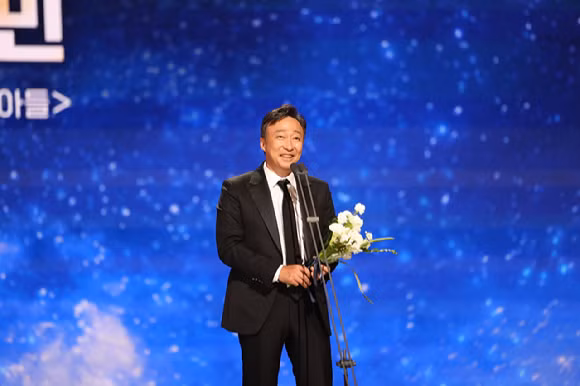 Lee Sung Min của Reborn Rich đoạt giải Nam diễn viên Hàn Quốc xuất sắc ở hạng mục Phim truyền hình Hàn Quốc.