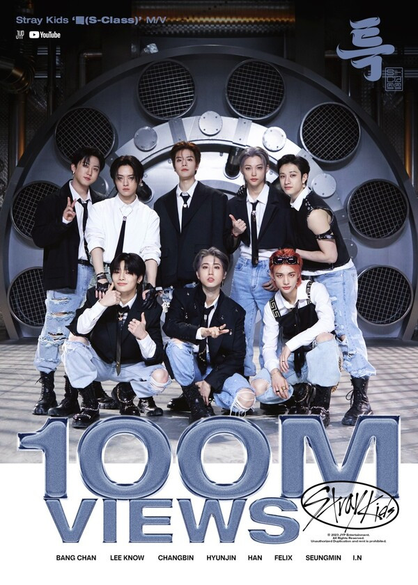 Nhóm Stray Kids đã đạt được 100 triệu lượt xem trên YouTube lần thứ 10, với MV Special. Special là album đứng đầu bảng xếp hạng chính Billboard Hoa Kỳ Billboard 200 trong ba năm liên tiếp, sau hai mini album ODDINARY và MAXIDENT, phát hành năm 2022. Nhóm Stray Kids đã đạt được 100 triệu lượt xem trên YouTube lần thứ 10, với MV Special. Special là album đứng đầu bảng xếp hạng chính Billboard Hoa Kỳ Billboard 200 trong ba năm liên tiếp, sau hai mini album ODDINARY và MAXIDENT, phát hành năm 2022.
