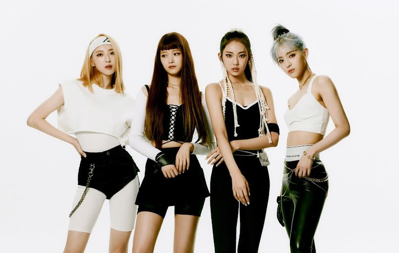 Nhóm H1-KEY bao gồm 4 thành viên thuộc công ty Grandline Group (GLG) ra mắt vào 5/1/2022 với Athletic Girl. Trong đội hình debut của H1-KEY có 2 cựu thực tập sinh là Seoiri và Yel đến từ 'ông lớn' JYP và YG. Sau 4 ngày kể từ khi phát hành, đĩa đơn đầu tay Athletic Girl đã vượt qua 3 triệu lượt xem trên YouTube. Sau 2 ngày phát hành, nó đứng thứ 2 trên Bảng xếp hạng doanh số bài hát iTunes K-pop của Thái Lan và thứ 5 trên tất cả bảng xếp hạng doanh số bài hát. Chính nhờ sở hữu chiều cao trung bình khá ấn tượng nên H1-KEY có thể thoải mái diện những bộ trang phục để tạo nên phong cách lộng lẫy đầy cá tính. Nhóm H1-KEY bao gồm 4 thành viên thuộc công ty Grandline Group (GLG) ra mắt vào 5/1/2022 với Athletic Girl. Trong đội hình debut của H1-KEY có 2 cựu thực tập sinh là Seoiri và Yel đến từ 'ông lớn' JYP và YG. Sau 4 ngày kể từ khi phát hành, đĩa đơn đầu tay Athletic Girl đã vượt qua 3 triệu lượt xem trên YouTube. Sau 2 ngày phát hành, nó đứng thứ 2 trên Bảng xếp hạng doanh số bài hát iTunes K-pop của Thái Lan và thứ 5 trên tất cả bảng xếp hạng doanh số bài hát. Chính nhờ sở hữu chiều cao trung bình khá ấn tượng nên H1-KEY có thể thoải mái diện những bộ trang phục để tạo nên phong cách lộng lẫy đầy cá tính.