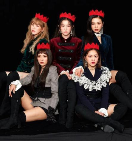 Về lịch trình tương lai của Red Velvet, người quản lý cho biết, vào 14/9: “Sự trở lại của Red Velvet sắp diễn ra và tôi đã chuẩn bị cho điều đó. Xin hãy chờ đợi sự trở lại của họ nhé mọi người, vì tôi chưa thể tiết lộ chính xác lịch trình". Trước đó, trong buổi phát sóng trực tiếp kỷ niệm 9 năm ra mắt của Red Velvet, Yeri cho biết, họ đang chuẩn bị cho full album thứ ba, với mục tiêu trở lại vào nửa cuối năm nay. Ngoài ra, Seulgi cũng đã gia hạn hợp đồng với SM vào tháng trước. Vì vậy, kỳ vọng Red Velvet sẽ tiếp tục hoạt động và có màn trở lại hoành tráng đang ngày càng tăng cao. Trong khi người hâm mộ đang lo lắng về việc các thành viên sẽ gia hạn hợp đồng thì việc quản lý của Red Velvet trực tiếp đề cập đến màn trở lại của nhóm, càng khiến người hâm mộ yên tâm hơn rằng Red Velvet sẽ tiếp tục các hoạt động với tư cách nhóm.