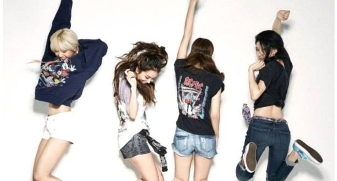 Tour diễn Born Pink của BLACKPINK bao gồm 29 buổi diễn thu về 148,3 triệu USD từ 703.000 vé bán được trên toàn cầu. Ngoài ra, BLACKPINK cũng đứng đầu bảng xếp hạng thương hiệu nhóm nhạc nữ tháng 12, New Jeans xếp thứ hai, Ive xếp thứ ba, Baby Monster xếp thứ tư và Espa xếp thứ năm. BLACKPINK cũng đã ký gia hạn hợp đồng hoạt động nhóm với YG Entertainment vào ngày 6/12. Theo đó, BLACKPINK dự kiến sẽ phát hành album mới với sự hỗ trợ của YG và bắt đầu một chuyến lưu diễn vòng quanh thế giới quy mô lớn khác. Tour diễn Born Pink của BLACKPINK bao gồm 29 buổi diễn thu về 148,3 triệu USD từ 703.000 vé bán được trên toàn cầu. Ngoài ra, BLACKPINK cũng đứng đầu bảng xếp hạng thương hiệu nhóm nhạc nữ tháng 12, New Jeans xếp thứ hai, Ive xếp thứ ba, Baby Monster xếp thứ tư và Espa xếp thứ năm. BLACKPINK cũng đã ký gia hạn hợp đồng hoạt động nhóm với YG Entertainment vào ngày 6/12. Theo đó, BLACKPINK dự kiến sẽ phát hành album mới với sự hỗ trợ của YG và bắt đầu một chuyến lưu diễn vòng quanh thế giới quy mô lớn khác.