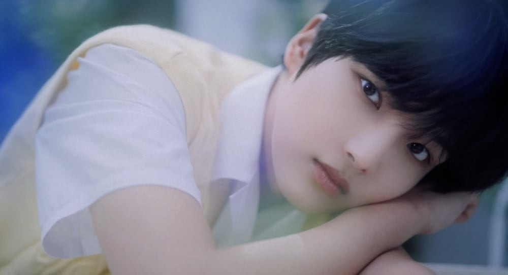 Jungmin, người sẽ giữ vị trí trung tâm của nhóm với giọng ca ổn định. Jungmin, người sẽ giữ vị trí trung tâm của nhóm với giọng ca ổn định.