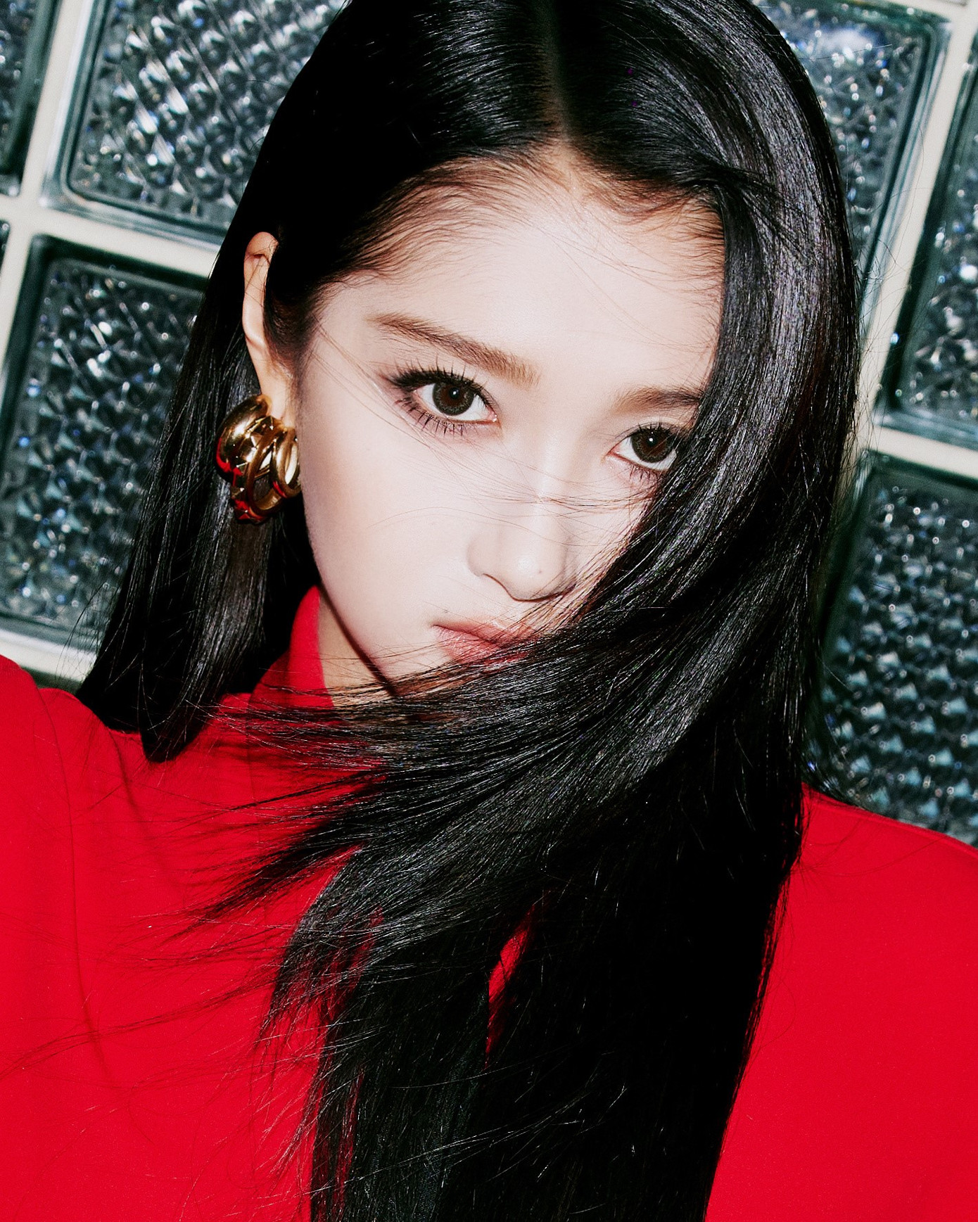 Quan Hiểu Đồng đã dần dần từng bước phát triển sự nghiệp, trở thành &apos;ngôi sao 9X&apos; nổi tiếng hàng đầu C-biz. Từ việc chỉ được nhớ tới trong hình ảnh một ngôi sao nhí, nữ nghệ sĩ giờ có danh hiệu &quot;em gái quốc dân&quot;.