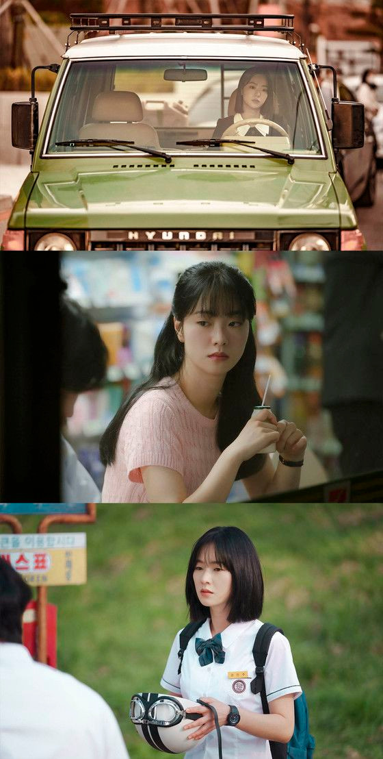 Những bức ảnh tĩnh mới được phát hành mang đến cái nhìn thoáng qua về Jeon Yeo Bin ở các giai đoạn khác nhau trong cuộc đời các nhân vật của cô, từ người lớn đang đi làm cho đến học sinh trung học và sinh viên ĐH. Mặc dù nhân viên cảnh sát Jun Hee trông giống hệt học sinh trung học Min Ju, nhưng sự giống nhau chỉ dừng lại ở đó: &quot;Ngoài khuôn mặt, hai người phụ nữ không có điểm chung nào về tính cách&quot;. Để nắm bắt được sự khác biệt giữa những nhân vật đối lập nhau này, Jeon Yeo Bin không chỉ thay đổi kiểu tóc và &apos;bảng màu&apos; quần áo mà còn chú ý cẩn thận đến từng chi tiết hành vi của từng nhân vật, ngay cả nhịp điệu chuyển động của họ. Ngoài ra, sau khi phát hành A Time Called You, Jeon Yeo Bin sẽ tiếp tục các hoạt động quảng bá cho bộ phim màn ảnh rộng Cobweb được dự kiến ra rạp vào ngày 27/9.