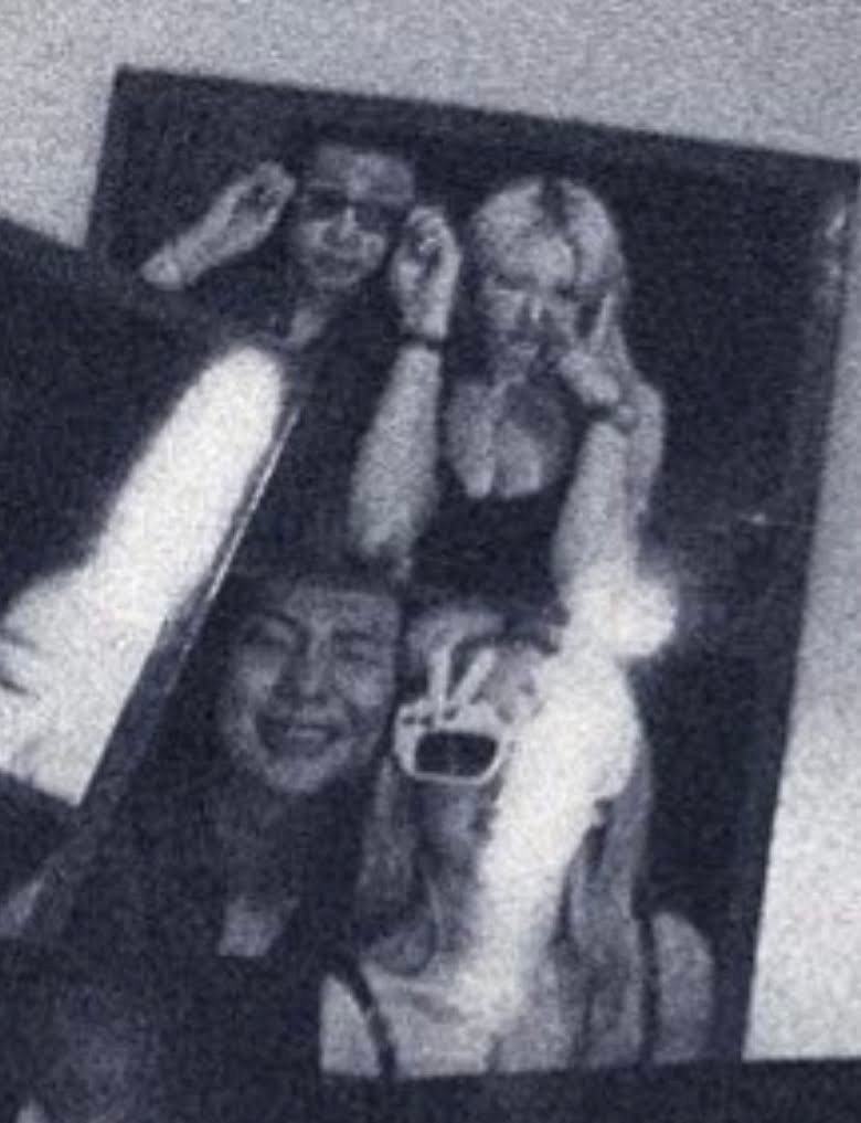 RM của BTS (trái) cùng Jeon Somi (phải) tại bữa tiệc ra mắt EP của cô. (Nguồn: @somsomi0309/Instagram)