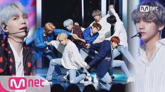 Một trong những màn trình diễn MCOUNTDOWN nổi tiếng nhất của BTS, DNA. Một trong những màn trình diễn MCOUNTDOWN nổi tiếng nhất của BTS, DNA.