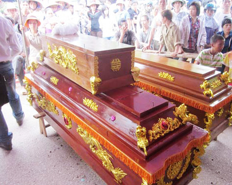 Chỉ trong một đêm, 3 người trong gia đình anh Ngọc đã bị giết hại dã man.