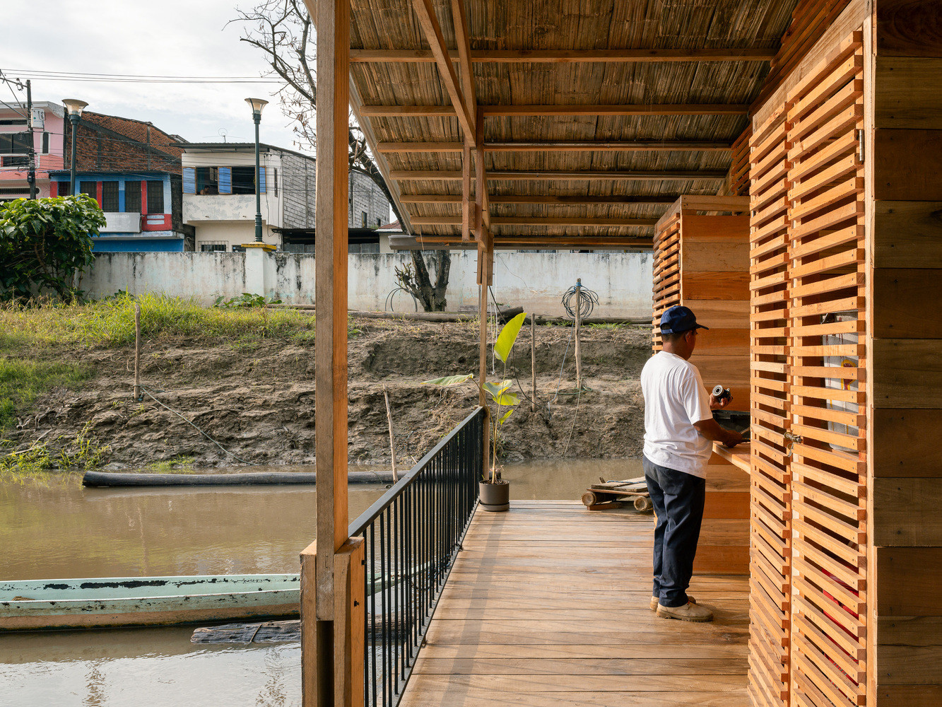 Hầu hết các bộ phận trong nhà đều được làm bằng gỗ. Hầu hết các bộ phận trong nhà đều được làm bằng gỗ.