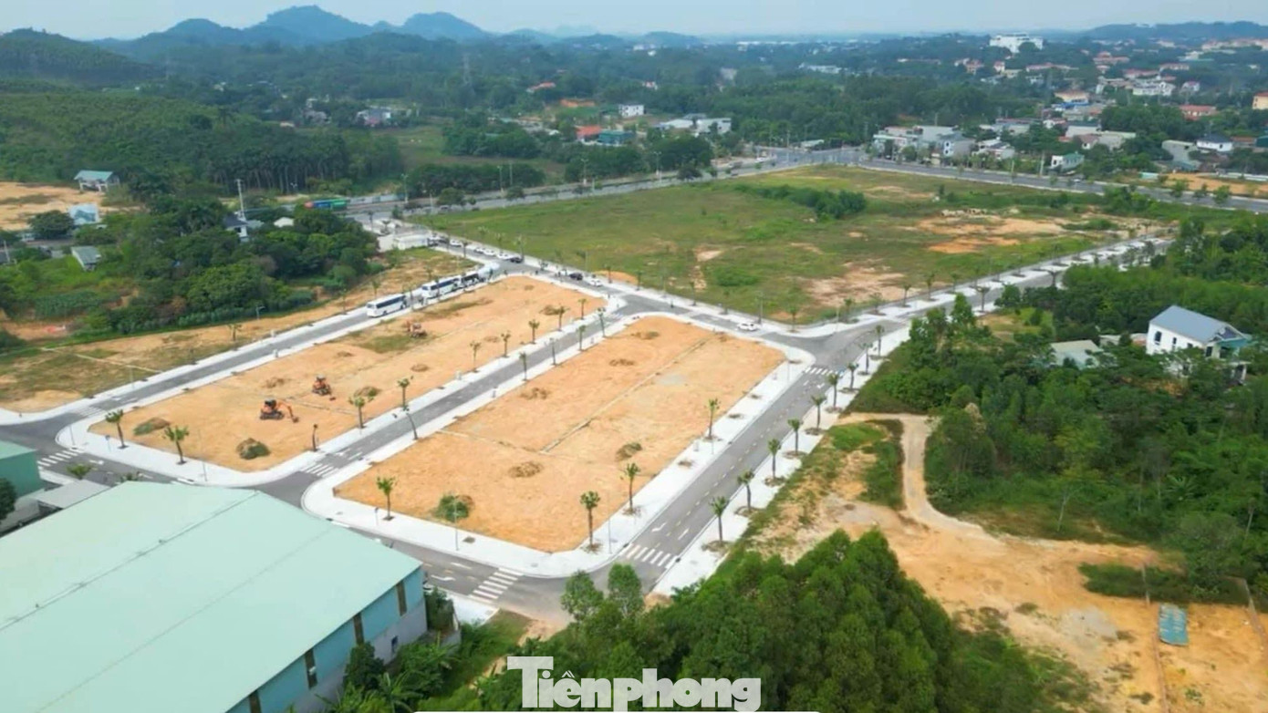 Nhiều thửa đất tại Phiên đấu giá đất ở tại huyện Thanh Trì - cửa ngõ phía Nam Thủ đô có giá trúng chỉ chênh 100.000 đồng/m2 so với giá khởi điểm. (Ảnh minh họa: Lộc Liên)