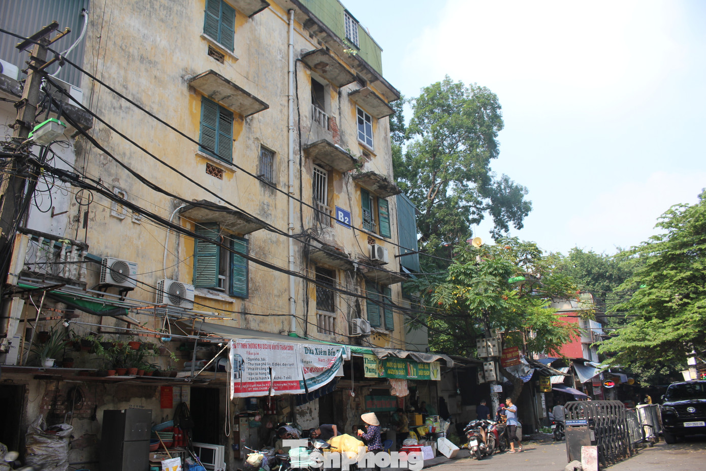 Hiện tại, KTT Nguyễn Công Trứ có gần 700 hộ dân sinh sống, vây quanh bởi các dãy ki ốt bán hàng. Hiện tại, KTT Nguyễn Công Trứ có gần 700 hộ dân sinh sống, vây quanh bởi các dãy ki ốt bán hàng.