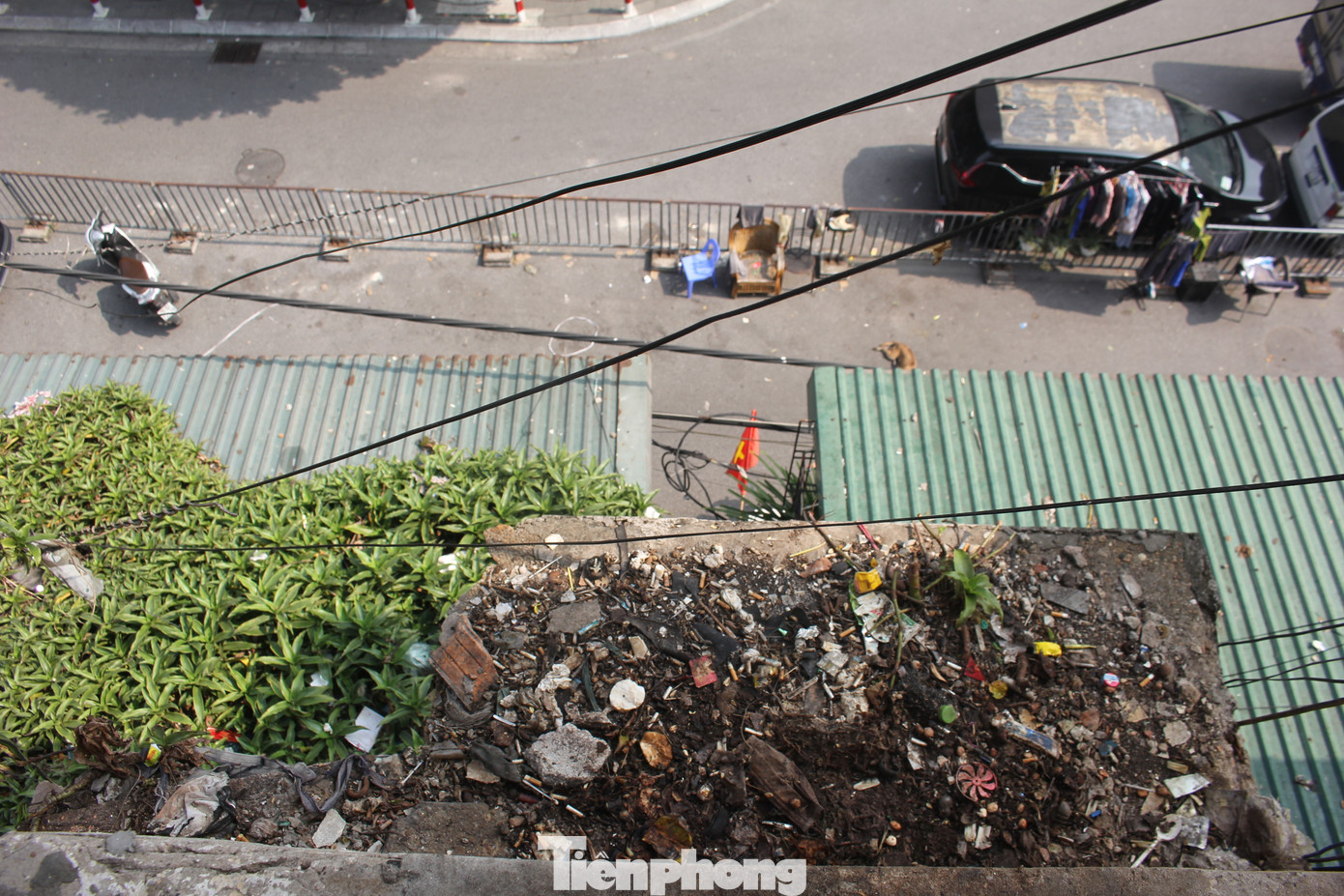 Tìm hiểu thực tế, KTT Nguyễn Công Trứ có vị trí khá đắc địa khi nằm giữa khu dân cư đông đúc, gần với chợ trời ngay phường Phố Huế (Quận Hai Bà Trưng, Hà Nội). Tìm hiểu thực tế, KTT Nguyễn Công Trứ có vị trí khá đắc địa khi nằm giữa khu dân cư đông đúc, gần với chợ trời ngay phường Phố Huế (Quận Hai Bà Trưng, Hà Nội).