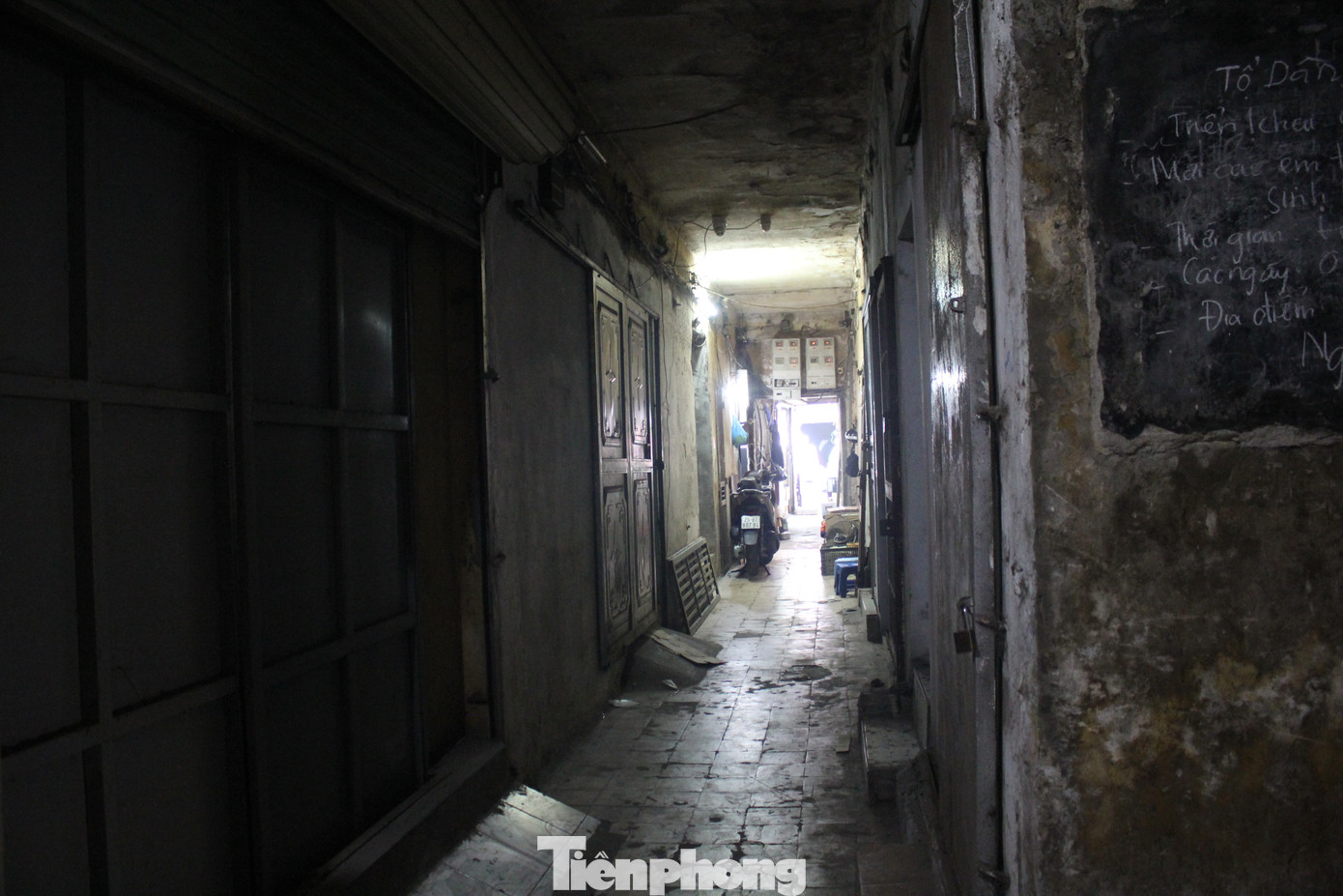 Do xuống cấp và xập xệ, KTT Nguyễn Công Trứ thường xuyên được cảnh báo về nguy cơ cháy, nổ. Bởi thực tế hồi năm 2022, nơi này từng xảy ra vụ cháy do chập điện. Do xuống cấp và xập xệ, KTT Nguyễn Công Trứ thường xuyên được cảnh báo về nguy cơ cháy, nổ. Bởi thực tế hồi năm 2022, nơi này từng xảy ra vụ cháy do chập điện.