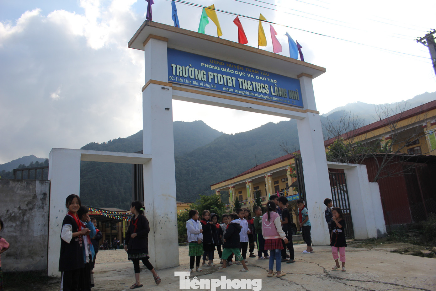 Thông qua các hoạt động tuyên truyền bình đẳng giới, tỉ lệ học sinh nữ đến trường ở huyện Trạm Tấu (Yên Bái) ngày càng tăng.