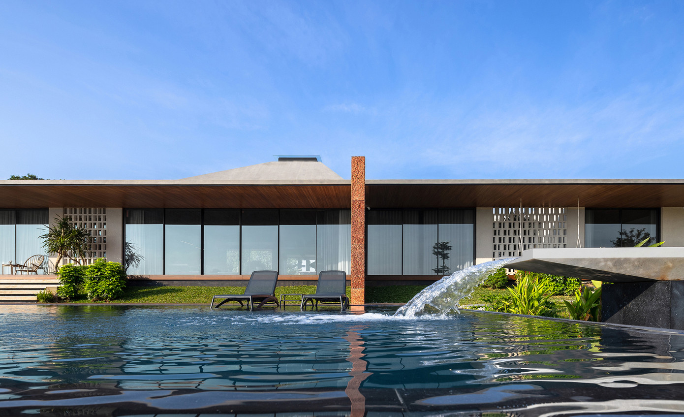 Kiến trúc sư mong muốn công trình đáp ứng hai mục tiêu. Thứ nhất, thúc đẩy sự tương tác đa chiều của con người với thiên nhiên: trong - ngoài, trên - dưới, trước - sau. Thứ hai, sử dụng hợp lý các vật liệu đặc trưng của địa phương, vì đá tổ ong là nguồn tài nguyên thiên nhiên có hạn. Kiến trúc sư mong muốn công trình đáp ứng hai mục tiêu. Thứ nhất, thúc đẩy sự tương tác đa chiều của con người với thiên nhiên: trong - ngoài, trên - dưới, trước - sau. Thứ hai, sử dụng hợp lý các vật liệu đặc trưng của địa phương, vì đá tổ ong là nguồn tài nguyên thiên nhiên có hạn.