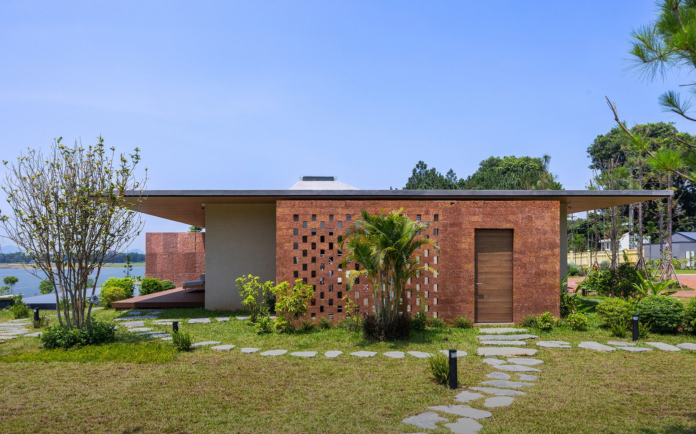 Kiến trúc sư mong muốn công trình đáp ứng hai mục tiêu. Thứ nhất, thúc đẩy sự tương tác đa chiều của con người với thiên nhiên: trong - ngoài, trên - dưới, trước - sau. Thứ hai, sử dụng hợp lý các vật liệu đặc trưng của địa phương, vì đá tổ ong là nguồn tài nguyên thiên nhiên có hạn. Kiến trúc sư mong muốn công trình đáp ứng hai mục tiêu. Thứ nhất, thúc đẩy sự tương tác đa chiều của con người với thiên nhiên: trong - ngoài, trên - dưới, trước - sau. Thứ hai, sử dụng hợp lý các vật liệu đặc trưng của địa phương, vì đá tổ ong là nguồn tài nguyên thiên nhiên có hạn.